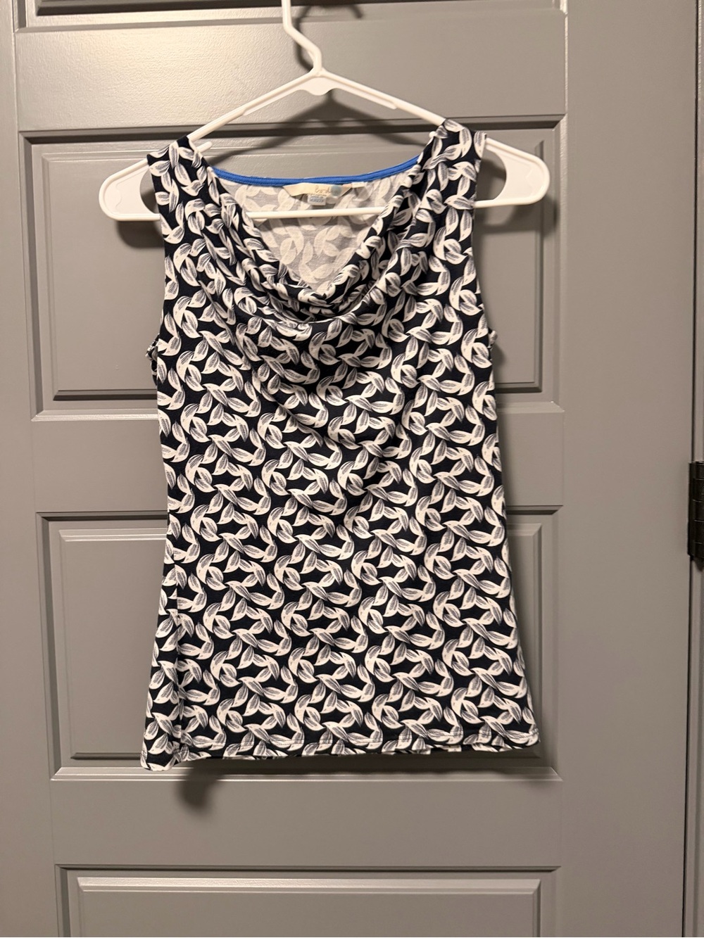 Boden Navy and White Leaf-Print Cowl Neck Camisole SIZE 4